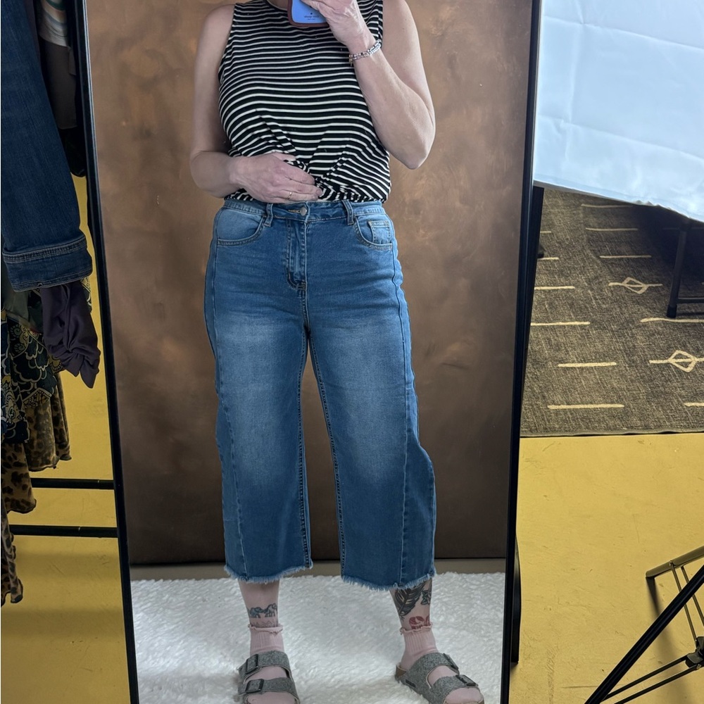 High-Rise Cropped Wide-Leg Jeans in Medium Blue
